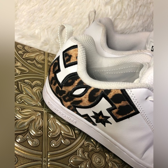 DC Women's Court Graffik Sneakers - White size 5 - Picture 4 of 16